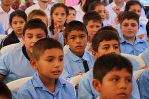 MEC recibirá postulaciones para casi 1.000 becas de educación básica y media hasta el 31 de mayo - .::Agencia IP::.