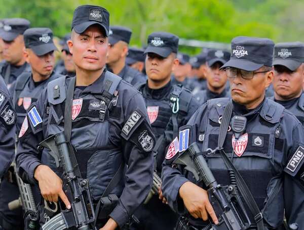Video: El despliegue militar-policial antipandillas ordenado por Bukele - Mundo - ABC Color