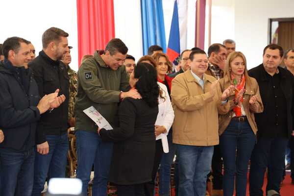 Titulación de propiedades "es el camino para el progreso" enfatiza presidente - .::Agencia IP::.