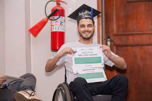Joven de O’leary consigue empleo y un futuro prometedor gracias a su formación en tecnología - .::Agencia IP::.