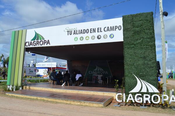 Ciagropa destaca nuevos productos para el cultivo de algodón y manejo de malezas en pasturas en la Expo Pioneros