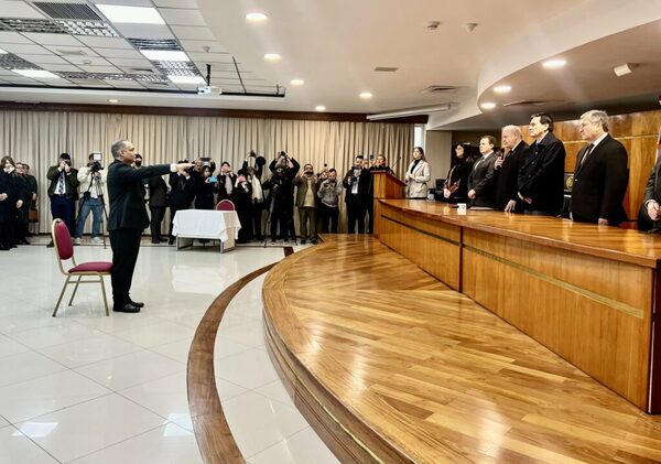 Asumió nuevo defensor general de la República - ADN Digital