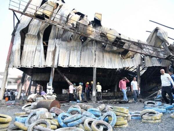 Tragedia en un parque de diversiones: al menos 27 muertos en un incendio - .::Agencia IP::.