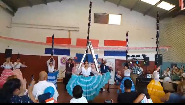 Paraguayos en España vibraron la fiesta patria y de la madre.