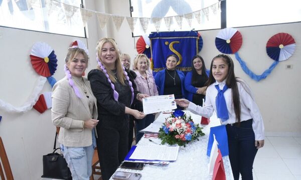 Mujeres guapas culminaron curso en la escuela Violeta Richardson de Soroptimist Internacional Millennium