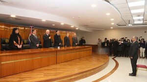 Javier Esquivel jura ante la Corte como titular de la Defensoría Pública