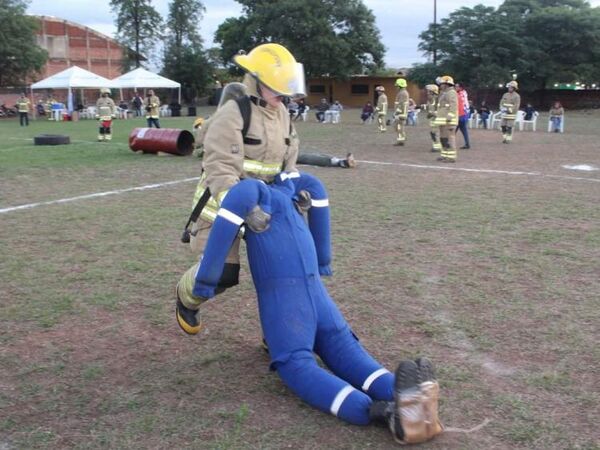 Bomberos de Pedro Juan clasifican a la fase nacional de la Competencia Bomberil