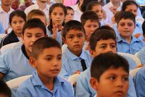 MEC RECIBIRÁ POSTULACIONES PARA CASI 1.000 BECAS DE EDUCACIÓN BÁSICA Y MEDIA HASTA EL 31 DE MAYO - Itapúa Noticias