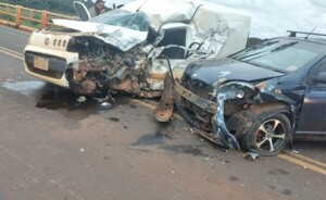 Dos lesionados en violento triple choque en Tavapy