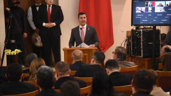 ANR elogia a Peña por dar informe de gestión primero al partido y Cartes refuerza su respaldo