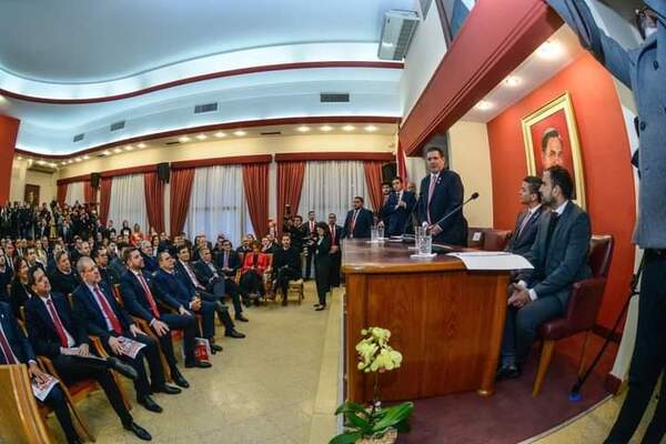 Santiago Peña detalla trabajo de su gabinete ante la Junta de Gobierno de la ANR - ADN Digital