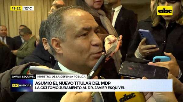 Video: Javier Esquivel juró como nuevo defensor general - ABC Noticias - ABC Color