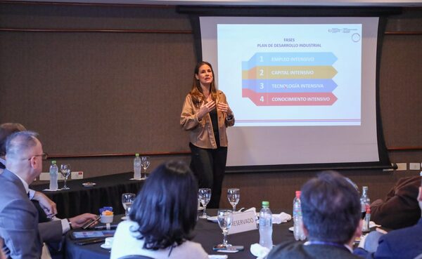 MIC expone ejes para diversificar mercados y generar fuentes de trabajo - .::Agencia IP::.