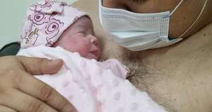 La Nación / Clínicas: papás acompañan nacimientos de sus hijos y aplican parto humanizado