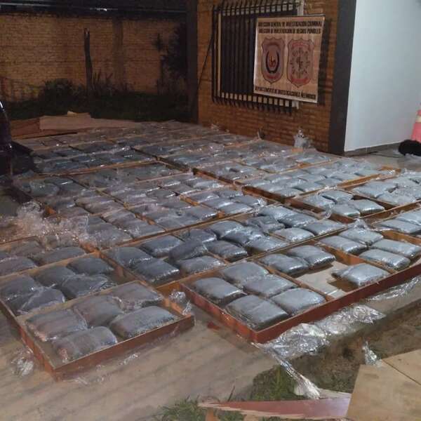 Detienen a un joven con 250 panes de marihuana en Ñeembucú - Policiales - ABC Color