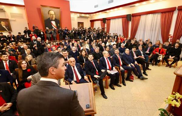 Junta de Gobierno aprueba por unanimidad primer informe de gestión de Santiago Peña - Noticiero Paraguay