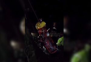 Bomberos rescataron a una persona que cayó al arroyo Mburicao - Megacadena - Diario Digital