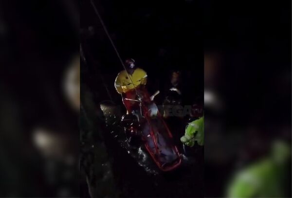 Bomberos rescataron a una persona que cayó al arroyo Mburicao - Megacadena - Diario Digital