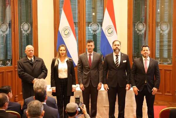 Presidente tomó juramento al nuevo ministro de Justicia, Rodrigo Nicora - Nacionales - ABC Color