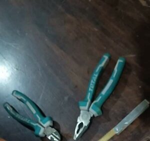 Niña quedó con la mano atascada en regla de meta e intervinieron Bomberos
