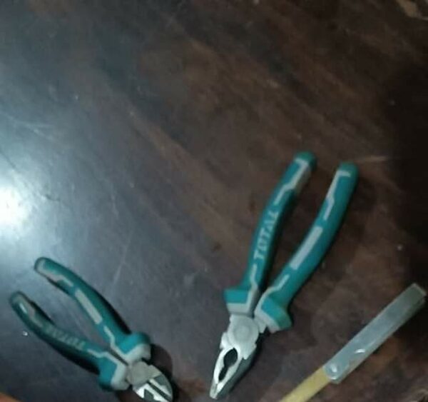 Niña quedó con la mano atascada en regla de meta e intervinieron Bomberos