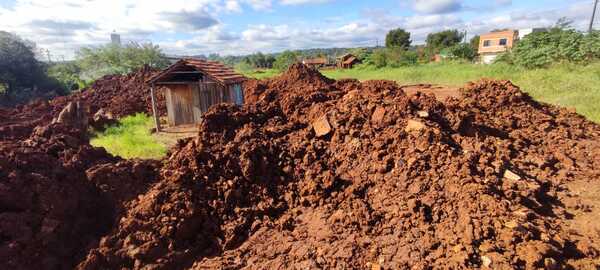 Propietario de empresa de materiales acusado por sup. obstrucción de terreno en el Barrio San Pedro