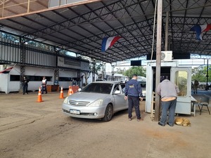 Aumenta flujo de personas que cruzan por el puente San Roque
