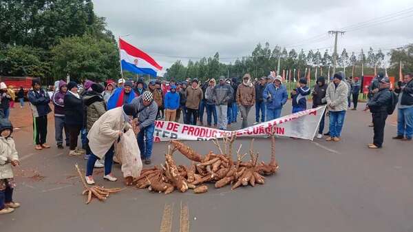 Sigue la manifestación de mendioqueros ante falta de respuesta del Gobierno - Nacionales - ABC Color