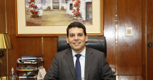 La Nación / Holger Insfrán asumió como nuevo superintendente de bancos