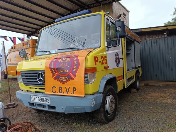 La Unidad 114 de Bomberos del Paraguay en Barrio Chaipe recibe nueva autobomba con capacidad de 1.000 litros