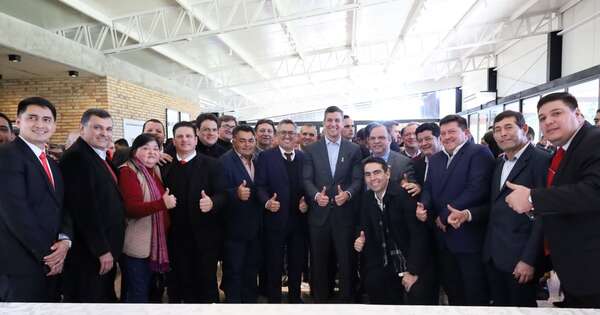 La Nación / Peña recibió fuerte respaldo de la dirigencia de Caaguazú