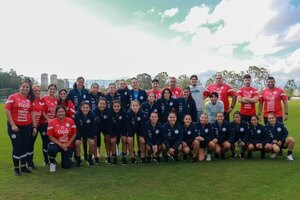 Versus / Gustavo Gómez visitó a las chicas de la Albirroja sub 20 en Brasil