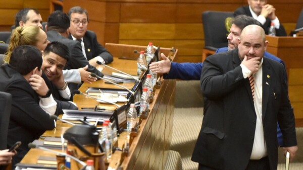 Nepotismo: Diputado Jatar Fernández tiene como asesor a su tío materno