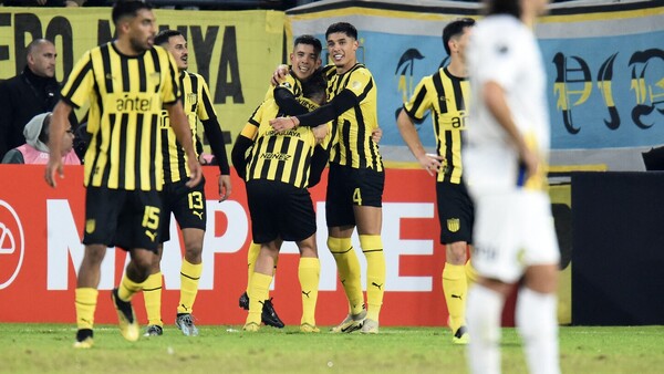 Peñarol se hace fuerte en el Campeón del Siglo