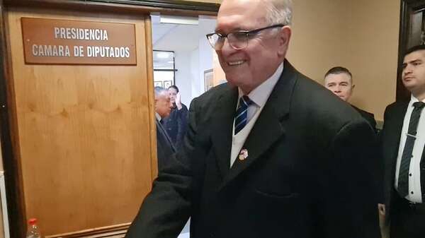 Fiscal General Emiliano Rolón pide a Diputados rechazar “despojo” de predio - Política - ABC Color