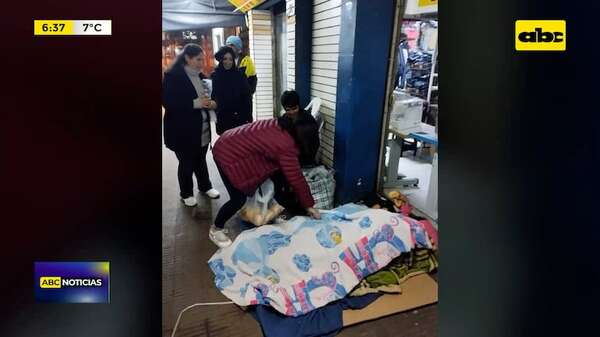 “Noches Solidarias”: Jóvenes asisten a personas en situación de calle - ABC Noticias - ABC Color