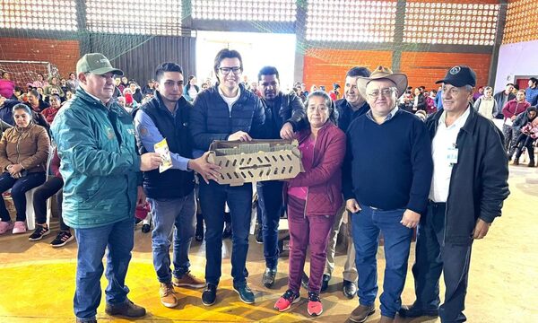 Entregan insumos a pequeños productores en Santa Rita