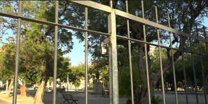“Nenecho” tiene candadeadas y abandonadas las plazas en la zona del Congreso - Nacionales - ABC Color
