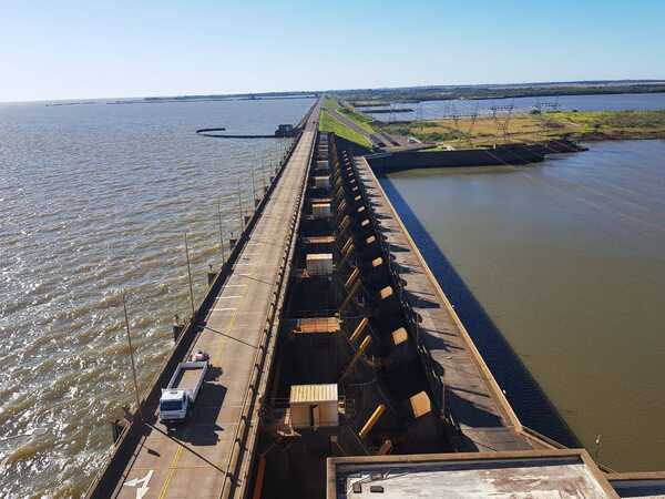 Reclaman pago de la deuda al Paraguay por energía de Yacyretá - MarketData
