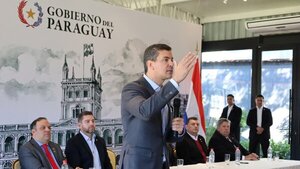 Peña está "orgulloso" de presentar informe en la ANR, critica a medios y alaba a Cartes