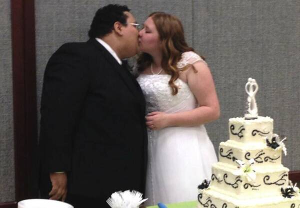 El marido embarazó a la esposa y a la amante al mismo tiempo, pero ¡ellas eran novias entre sí!