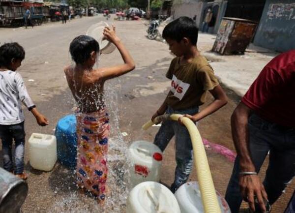 India bate récords de temperatura tras semanas de calor sofocante y escasez de agua