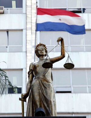 Multan y emplazan abogada de presunto narco - Judiciales.net