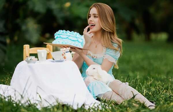 La influencer Gaby Ovelar celebró sus 20 años con una tierna producción fotográfica - Gente - ABC Color