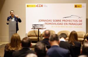 Gobierno paraguayo prev茅 una "inversi贸n grande" en transporte p煤blico y electromovilidad - Revista PLUS