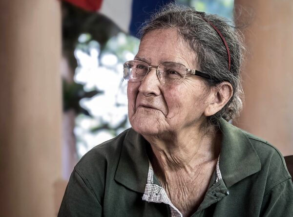 Ña Nena, alfarera de Areguá: "Mis obras están impregnadas de buenos sentimientos" - .::Agencia IP::.