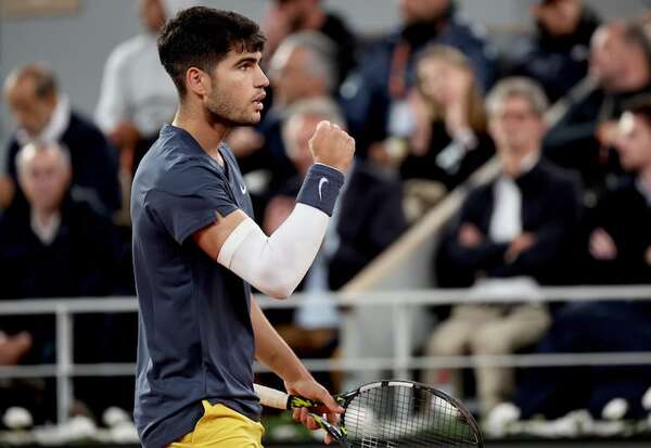 Alcaraz cede un set camino de tercera ronda pero tranquiliza sobre su brazo - Tenis - ABC Color