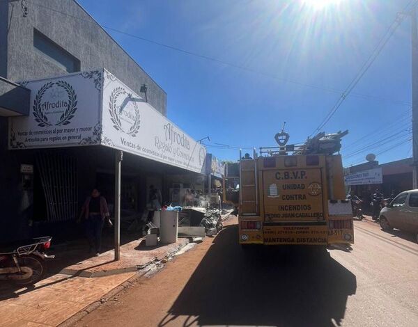 PJC: Tienda en barrio Obrero ardió parcialmente en llamas