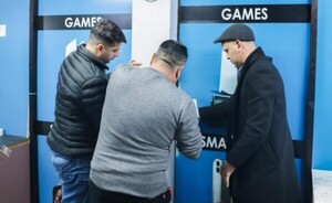 Acompañan a turistas que denunciaron supuesta estafa comercial
