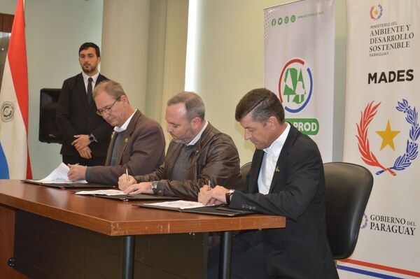 La FECOPROD, Chortitzer y MADES firmaron acuerdo interinstitucional para la adecuación ambiental de la Cooperativa Chortitzer.